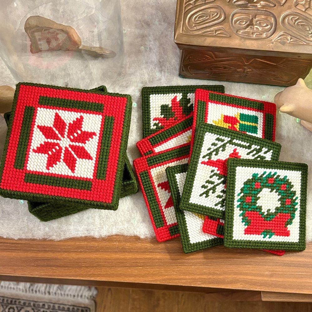 Vintage Festive Holiday Coaster Set - Red and Green